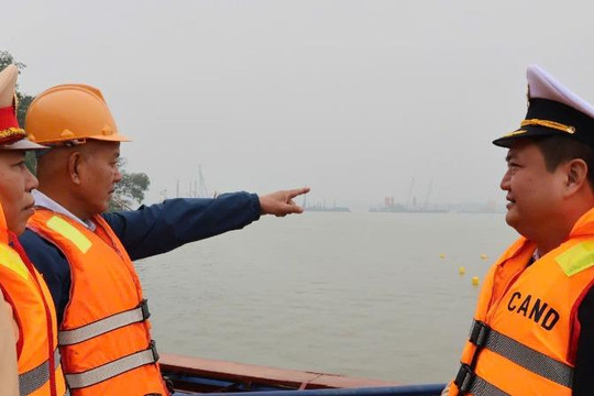 Hà Nội: Giữ mạch giao thông đường thủy trong cao điểm thi công các cầu vượt sông Hồng