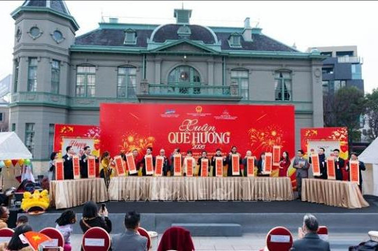 Xuân quê hương gắn kết cộng đồng người Việt khắp năm châu