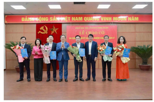 Phường Lĩnh Nam công bố 5 quyết định bổ nhiệm cán bộ