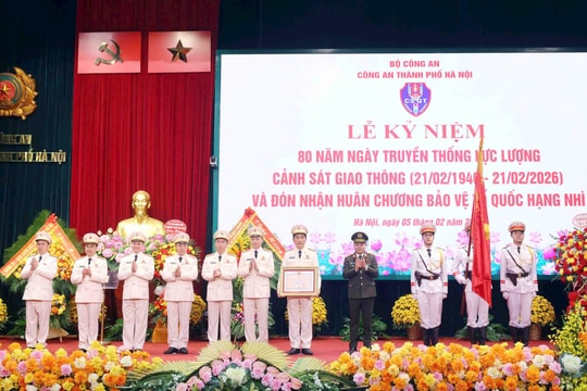 Lực lượng Cảnh sát giao thông Hà Nội đón nhận Huân chương Bảo vệ Tổ quốc hạng Nhì