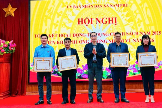 Xã Nam Phù (Hà Nội) Khen thưởng 13 tập thể, cá nhân tiêu biểu trong công tác tín dụng