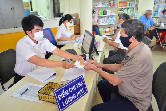 Hà Nội hoàn thành chi trả lương hưu gộp 2 tháng và quà Tết cho người dân