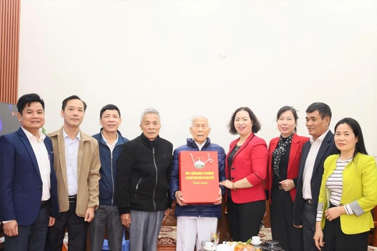 Cổ Đô chăm lo Tết cho gia đình chính sách, người cao tuổi
