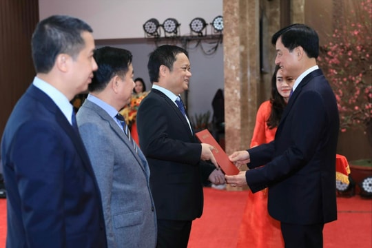 Đồng chí Vũ Minh Tuấn giữ chức Giám đốc Cơ quan Báo và Phát thanh, Truyền hình Hà Nội