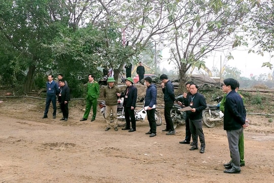 Cưỡng chế 7 bãi cát, sỏi không phép ven sông Hồng tại phường Thượng Cát