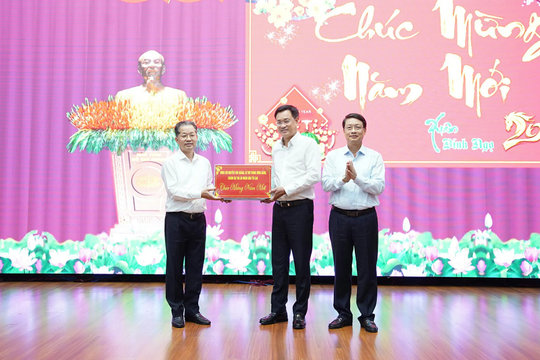 Chánh án TAND Tối cao thăm, chúc Tết Thành ủy Đà Nẵng