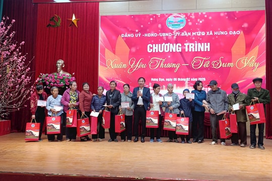 Xã Hưng Đạo trao hơn 700 triệu đồng quà Tết cho gia đình chính sách