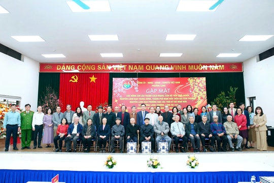 Phường Láng gặp mặt cán bộ lão thành cách mạng