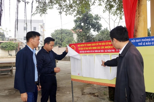 TP Hà Nội Xã Trần Phú kiểm tra danh sách cử tri và khu vực bỏ phiếu chuẩn bị bầu cử 2026 - 2031