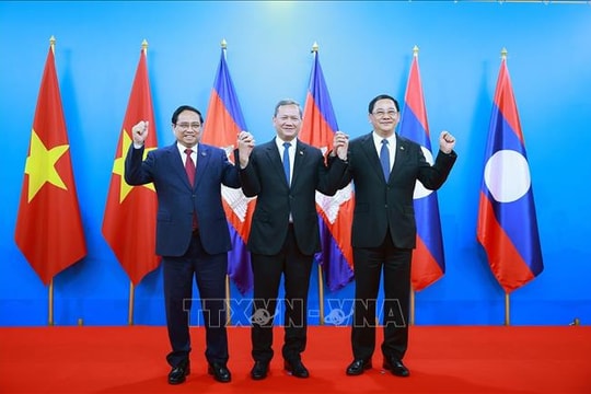 Thủ tướng ba nước Việt Nam - Lào - Campuchia họp triển khai kết quả Cuộc gặp Người đứng đầu ba Đảng