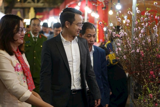 Phường Hoàn Kiếm: Khai mạc Chợ hoa truyền thống mừng Xuân Bính Ngọ 2026