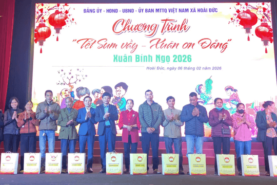 Xã Hoài Đức: trao 330 suất quà Tết tới các hộ gia đình có hoàn cảnh khó khăn