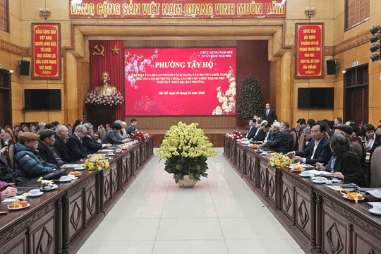 Tây Hồ tri ân các cán bộ lão thành nhân dịp Xuân Bính Ngọ 2026