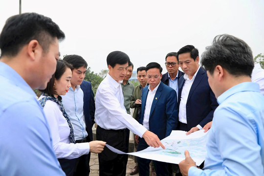 Bí thư Thành ủy Nguyễn Duy Ngọc trực tiếp kiểm tra, thúc đẩy xử lý ô nhiễm sông Cầu Bây