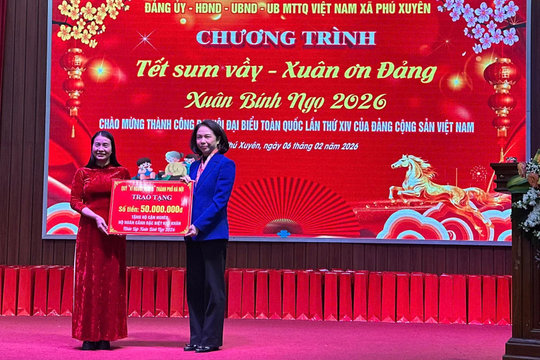 Chương trình “Tết sum vầy - Xuân ơn Đảng” tại Phú Xuyên ấm lòng các gia đình có hoàn cảnh khó khăn