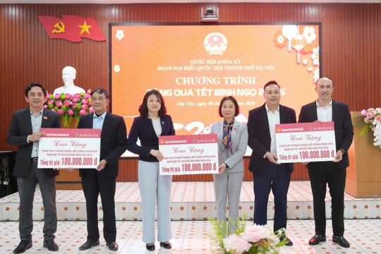 Đoàn đại biểu Quốc hội thành phố Hà Nội tặng quà tại Sơn Tây, Tùng Thiện, Đoài Phương