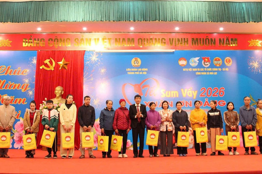 Hòa Lạc ấm áp chương trình “Tết sum vầy - Xuân ơn Đảng”
