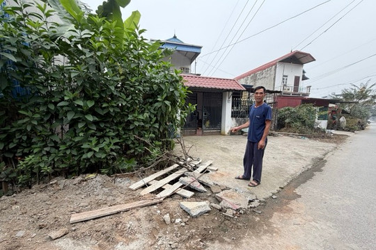 Dự án lắp đèn chiếu sáng ở xã Vân Đình dở dang, người dân mòn mỏi chờ đợi
