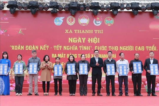 Thanh Trì trao 172 suất quà tại Ngày hội “Xuân đoàn kết - Tết nghĩa tình”