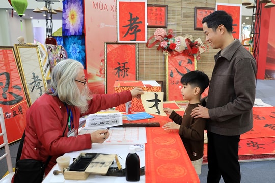 Trải nghiệm văn hóa Tết Thủ đô tại Hội chợ Mùa Xuân