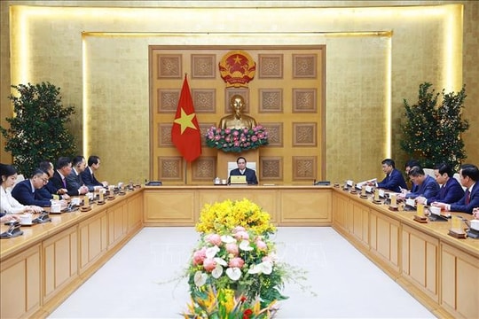 Thủ tướng Phạm Minh Chính tiếp Đại sứ Trung Quốc tại Việt Nam Hà Vĩ