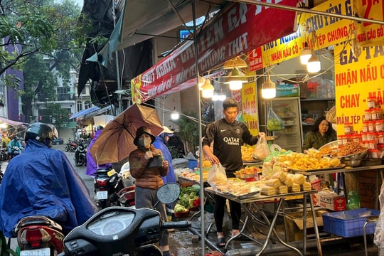 [Podcast] Cúng ông Công, ông Táo sớm: Chợ Hà Nội nhộn nhịp, giá cả ổn định