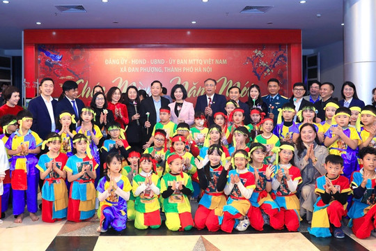 Chủ tịch HĐND Thành phố Phùng Thị Hồng Hà dự Ngày hội “Tết sum vầy - Xuân ơn Đảng” tại xã Đan Phượng