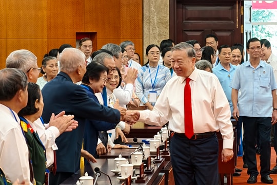 Tổng Bí thư Tô Lâm thăm, chúc Tết Đảng bộ, chính quyền và nhân dân TP Hồ Chí Minh
