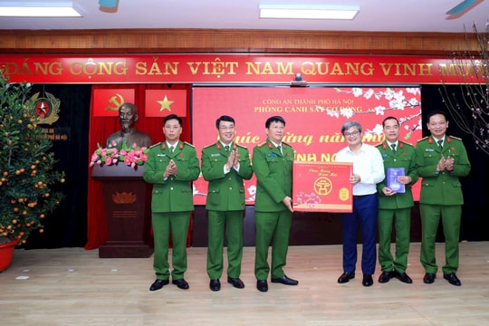 Phó Chủ tịch UBND TP Hà Nội Trương Việt Dũng chúc Tết lực lượng Công an Thủ đô