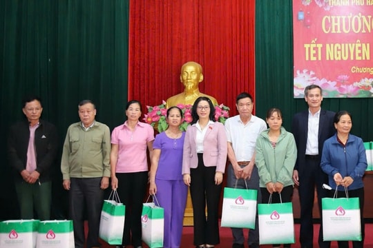 Học viện Nông nghiệp Việt Nam chăm lo Tết cho người khó khăn