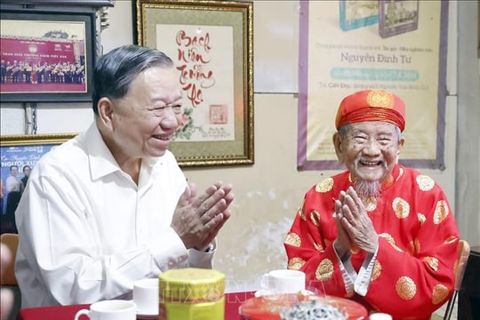 Tổng Bí thư Tô Lâm đến thăm, chúc Tết nhà nghiên cứu Nguyễn Đình Tư