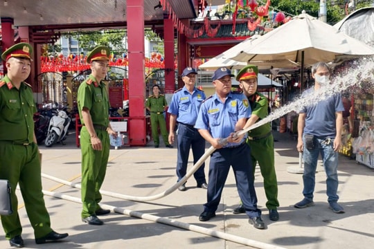 Công an TP Hồ Chí Minh Chủ động bảo đảm an toàn PCCC tại Miếu Bà Thiên Hậu