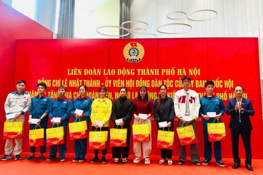 Kiều Phú: Thăm hỏi, động viên và trao quà tới đoàn viên, người lao động có hoàn cảnh khó khăn