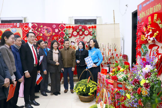 Phường Phú Lương: Ấm áp chương trình “Tết sum vầy - Xuân ơn Đảng” năm 2026