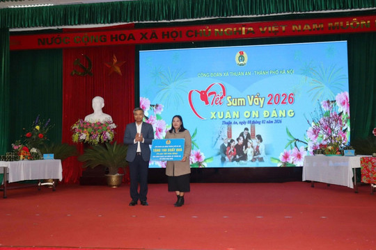 385 phần quà Tết dành cho đoàn viên, người lao động xã Thuận An