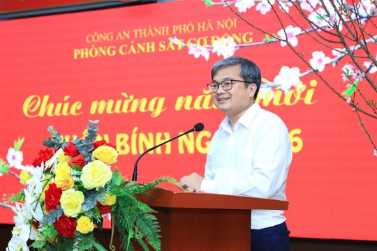 Phó Chủ tịch UBND Thành phố Trương Việt Dũng thăm, chúc Tết lực lượng An ninh nội địa và Cảnh sát cơ động