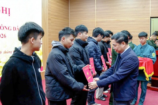 Xã Ứng Hòa trao quyết định và gặp mặt thanh niên lên đường nhập ngũ năm 2026