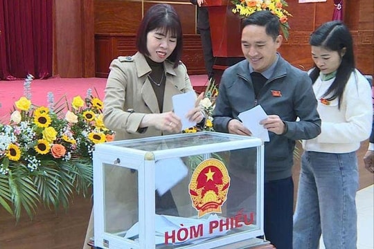 HĐND xã Phúc Thọ thông qua nhiều nội dung về nhân sự và đầu tư công