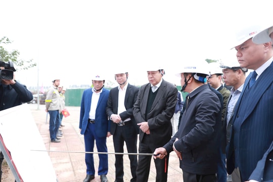 Đồng chí Dương Đức Tuấn chúc Tết các đơn vị thi công các công trình giao thông, thoát nước