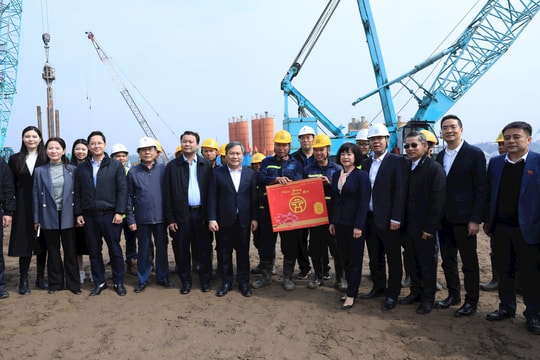 Chủ tịch UBND TP Hà Nội Vũ Đại Thắng thăm, chúc Tết các đơn vị làm nhiệm vụ trọng yếu