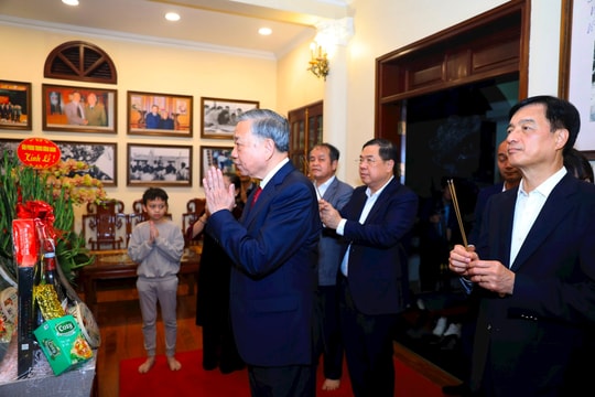 Tổng Bí thư Tô Lâm dâng hương tưởng niệm các đồng chí nguyên lãnh đạo Đảng, Nhà nước