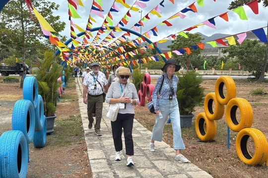 Côn Đảo đón tàu du lịch quốc tế đầu tiên của năm 2026