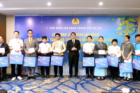 Lãnh đạo LĐLĐ thành phố Hà Nội thăm, tặng quà Tết cho đoàn viên, người lao động tại phường Ba Đình