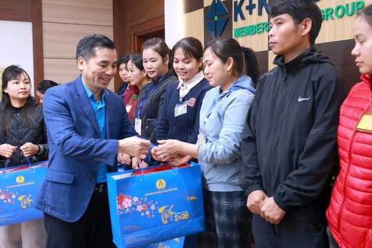 Tết đủ đầy hơn từ những món quà nghĩa tình của Công đoàn