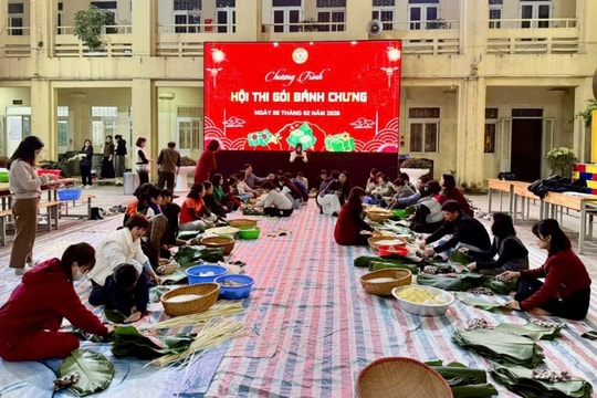 Công đoàn Trường Cao đẳng Y tế Hà Nội: Rộn ràng Hội thi “Gói bánh chưng” chào Xuân Bính Ngọ