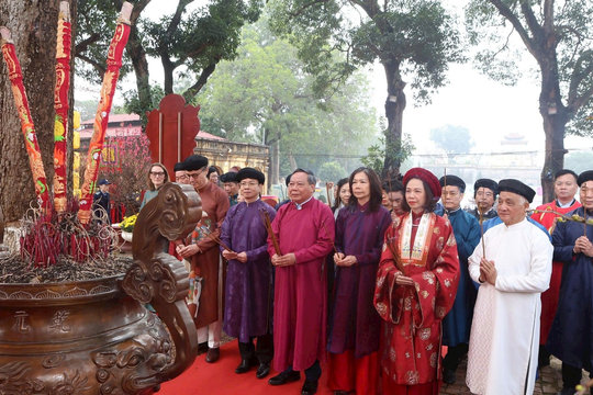 Tái hiện sống động nghi lễ "Tống cựu nghinh tân" tại Hoàng thành Thăng Long