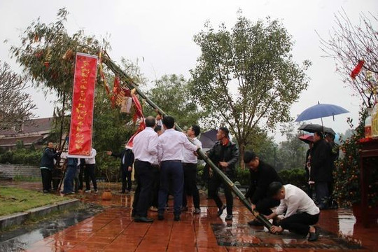 Lễ dựng cây nêu ngày Tết tại Làng văn hóa các dân tộc Việt Nam 