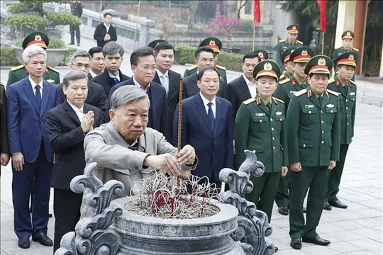 Tổng Bí thư Tô Lâm dâng hương tưởng niệm các đồng chí lãnh đạo tiền bối