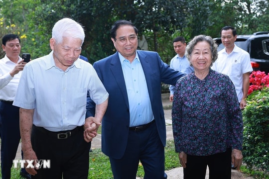 Thủ tướng Phạm Minh Chính thăm, chúc Tết nguyên lãnh đạo Đảng, Nhà nước và dâng hương các cố lãnh đạo Đảng, Nhà nước
