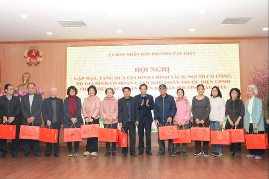 Phường Cầu Giấy gặp mặt gia đình chính sách